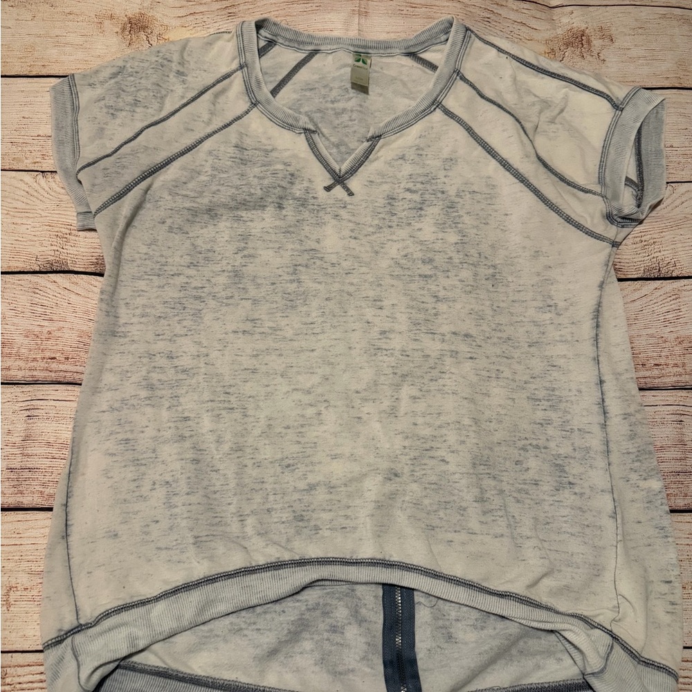 GreenTea Light Gray Short Sleeve Top